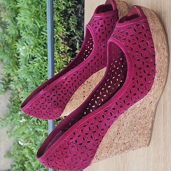 JIMMY CHOO 'PAPINA' BERRY WINE SUEDE CORK WEDGE Size 40 - Picture 3 of 14